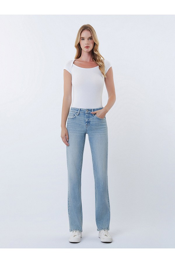 LOW RISE LIGHT WASH STRAIGHT JEANS ...
